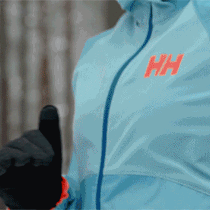 Pranie kurtki sportowej po szybkim treningu na świeżym powietrzu zimą